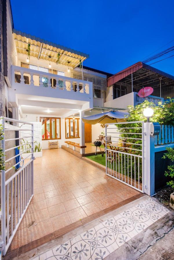 White Beach House Hua Hin 20 Second To The Beach Eksteriør billede
